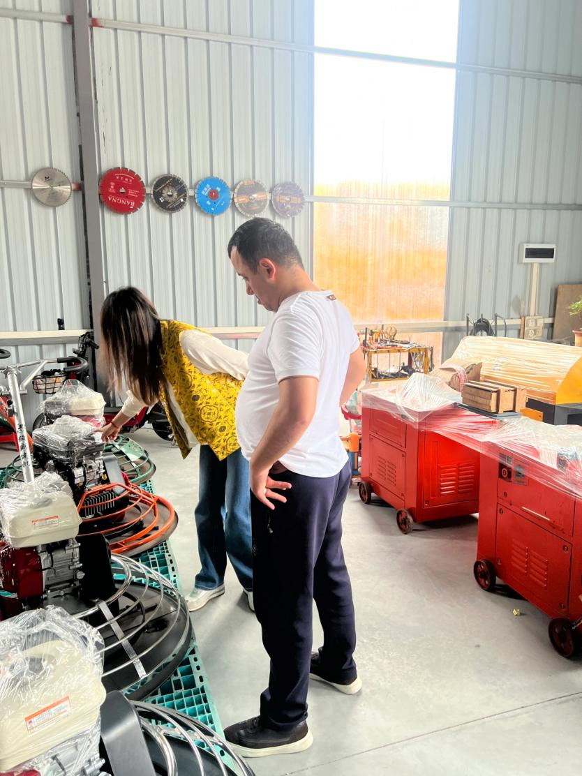I clienti globali si affollano a Guangzhou Jointsen Trading Co., Ltd in vista della fiera del cantone, effettuando ordini importanti.